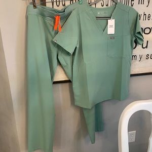 FIGS Jade Livingston Basic Scrub Pants and Catarina One Pocket Scrub Top